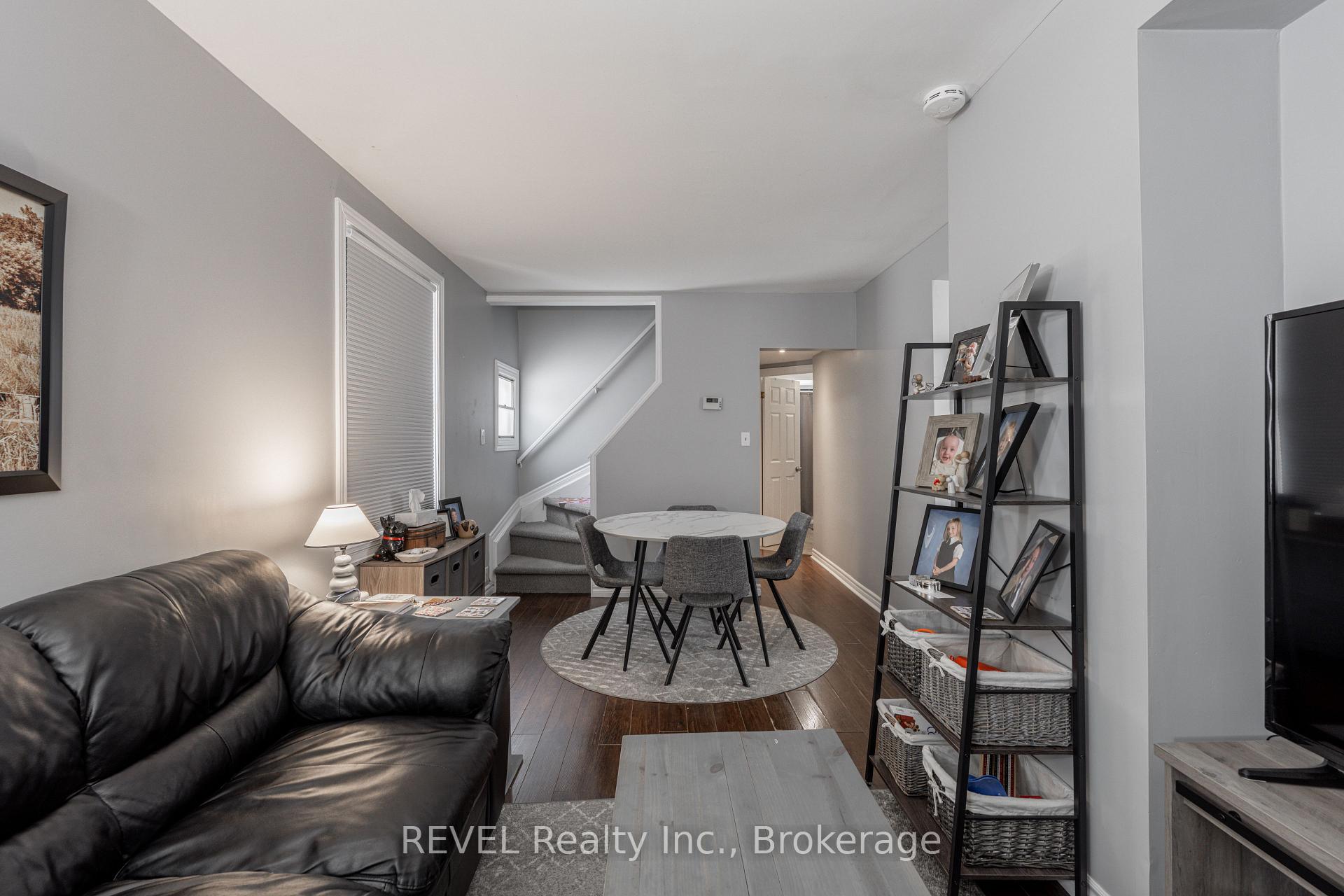 Photo 16 of 114 1/2 Pine Street S, Thorold, Thorold Downtown — HOMEH