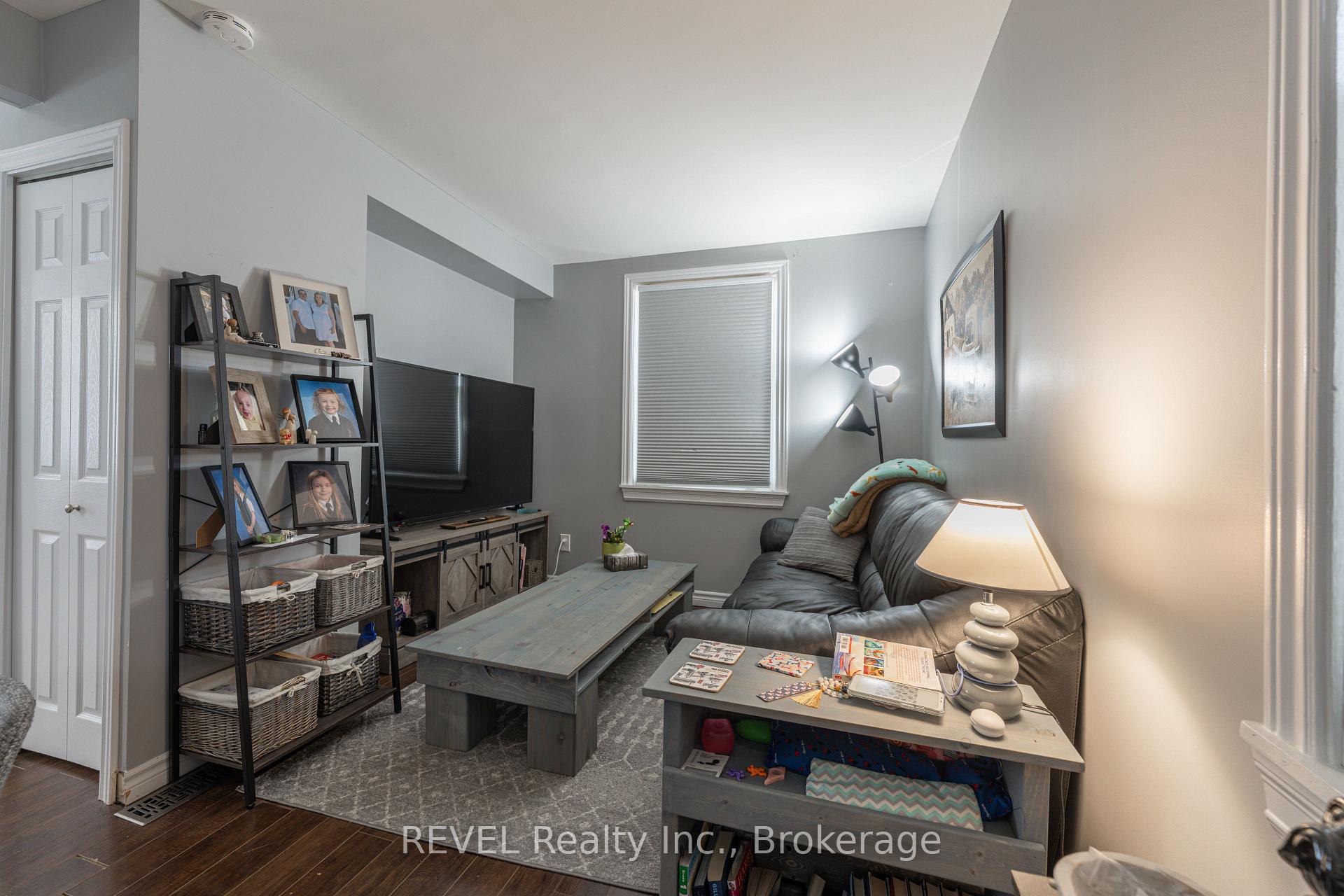 Photo 20 of 114 1/2 Pine Street S, Thorold, Thorold Downtown — HOMEH