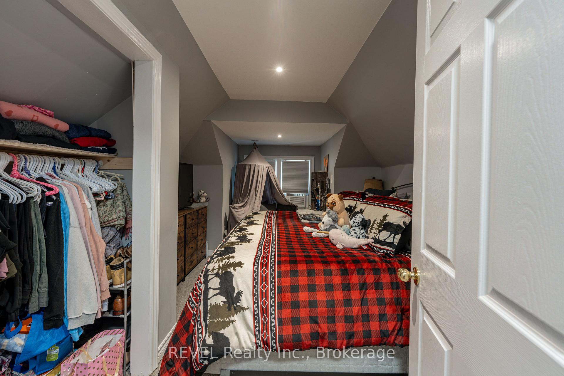 Photo 23 of 114 1/2 Pine Street S, Thorold, Thorold Downtown — HOMEH