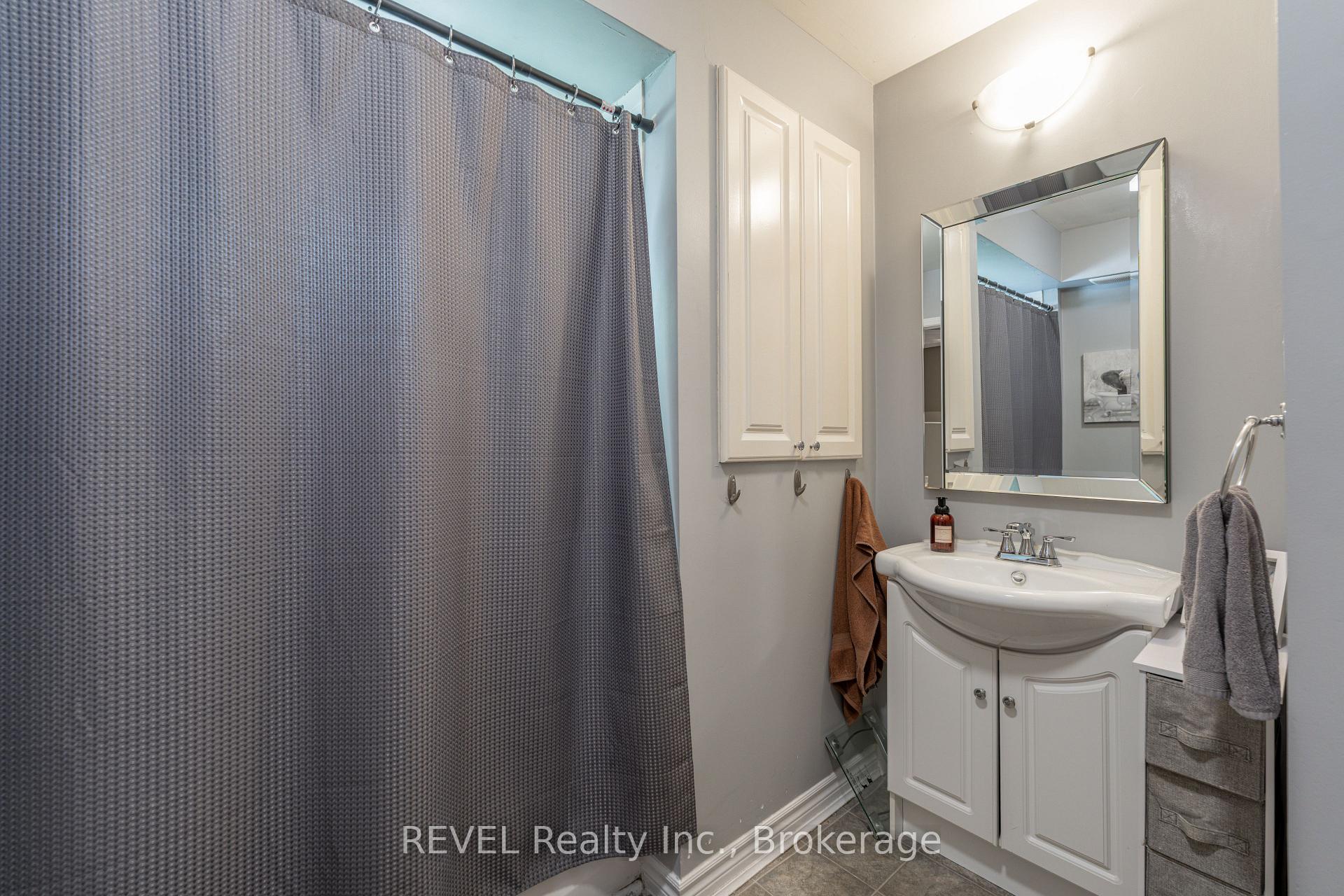 Photo 27 of 114 1/2 Pine Street S, Thorold, Thorold Downtown — HOMEH
