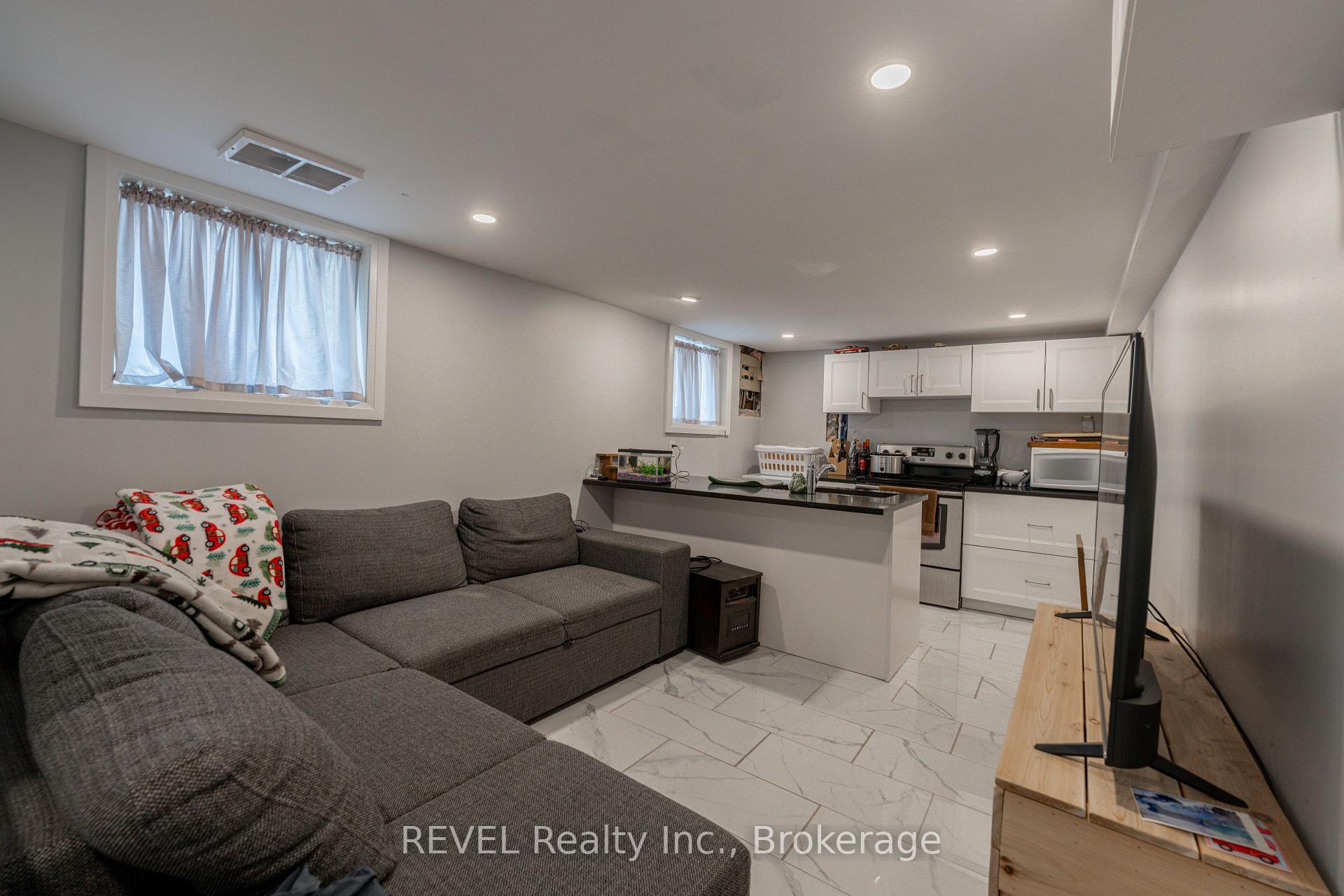 Photo 31 of 114 1/2 Pine Street S, Thorold, Thorold Downtown — HOMEH