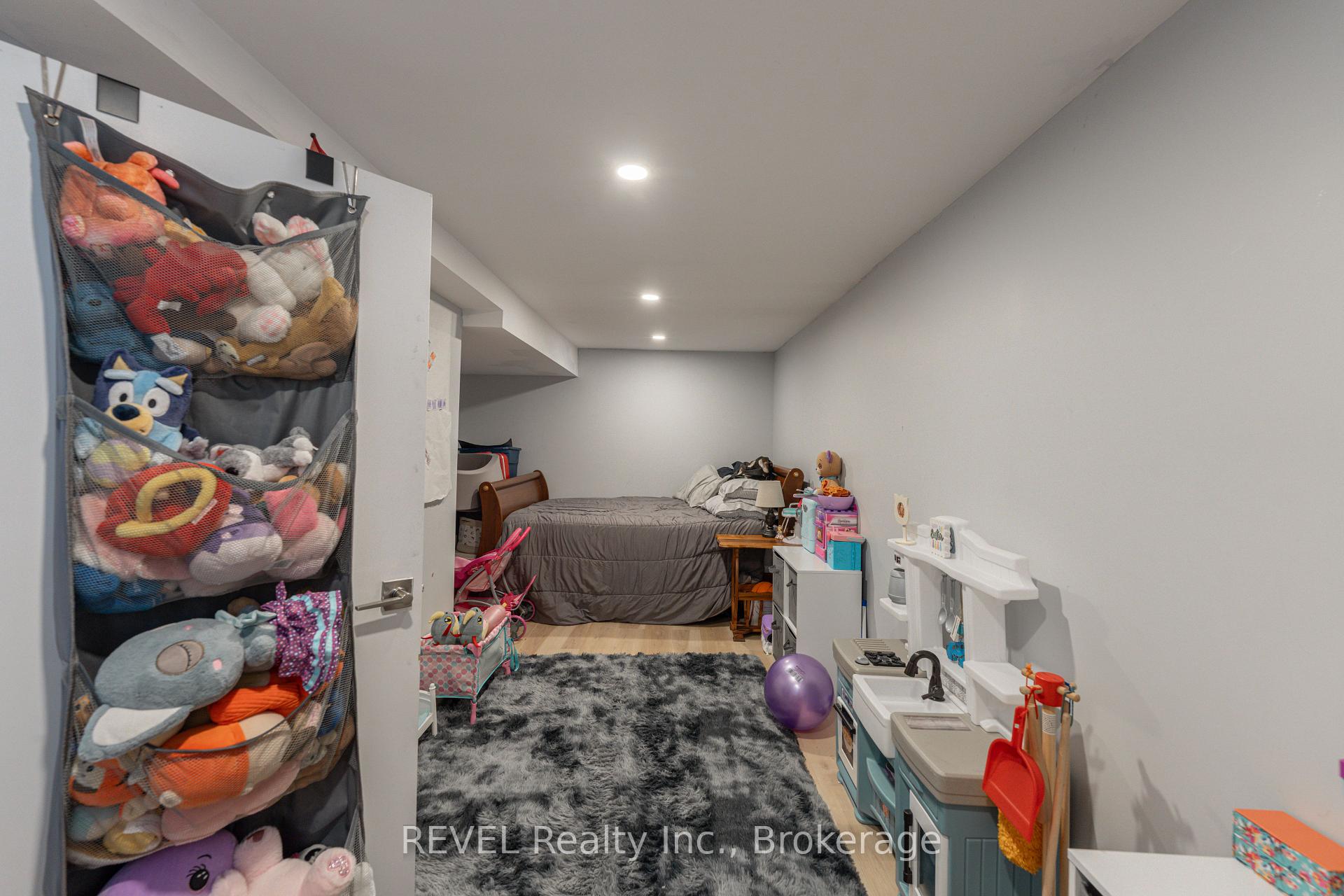 Photo 37 of 114 1/2 Pine Street S, Thorold, Thorold Downtown — HOMEH