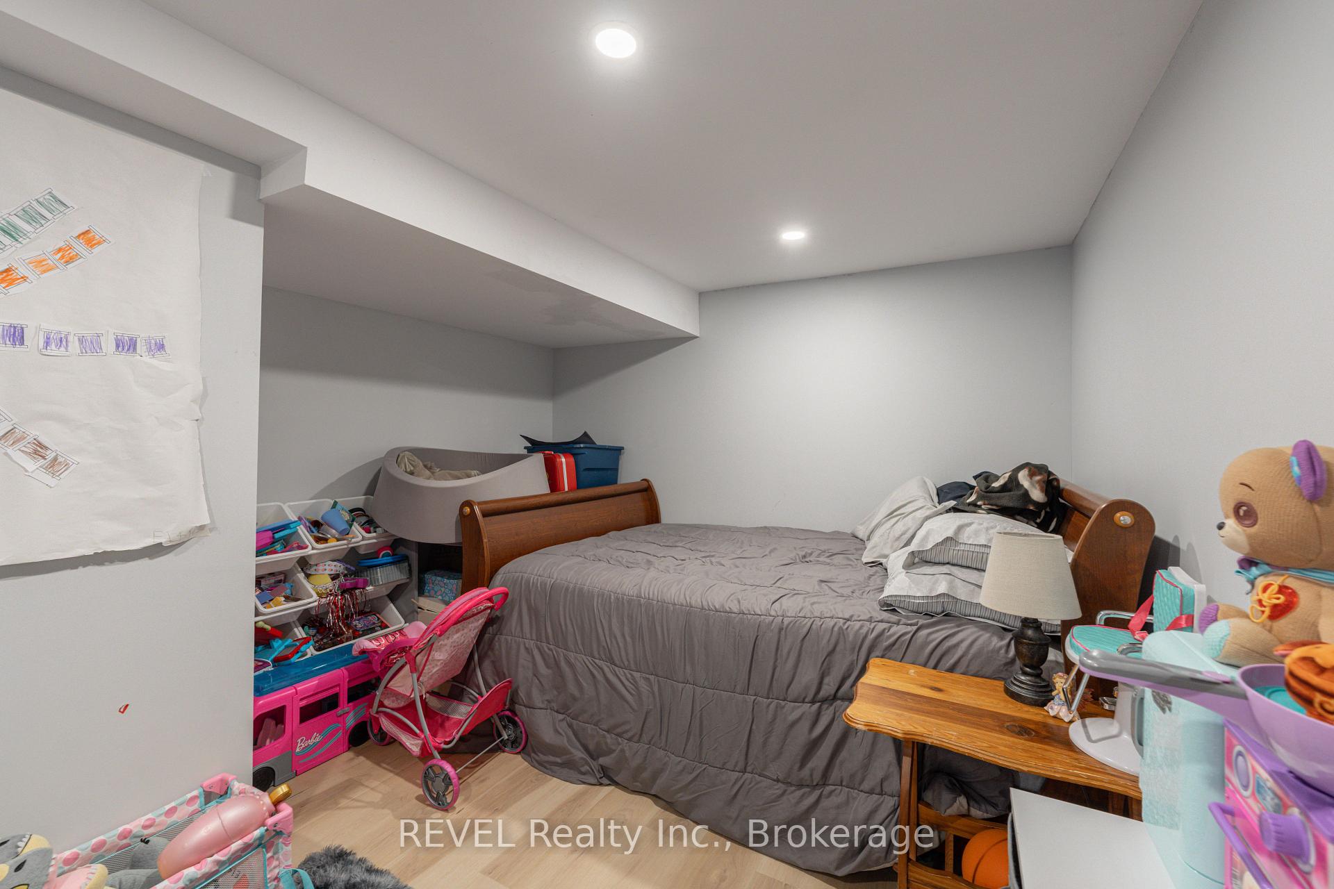 Photo 39 of 114 1/2 Pine Street S, Thorold, Thorold Downtown — HOMEH