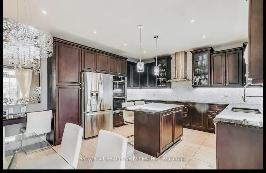 Photo 9 of 4 Agincourt Circle, Brampton, Credit Valley — HOMEH