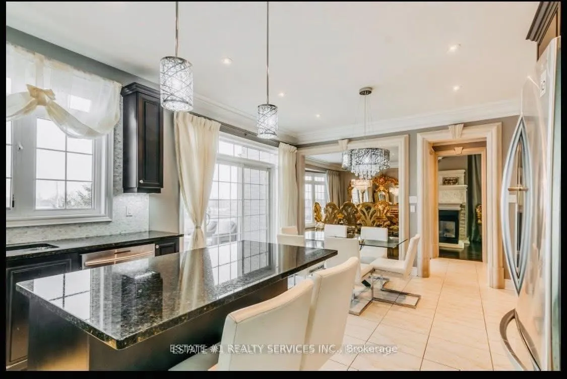 Photo 10 of 4 Agincourt Circle, Brampton, Credit Valley — HOMEH