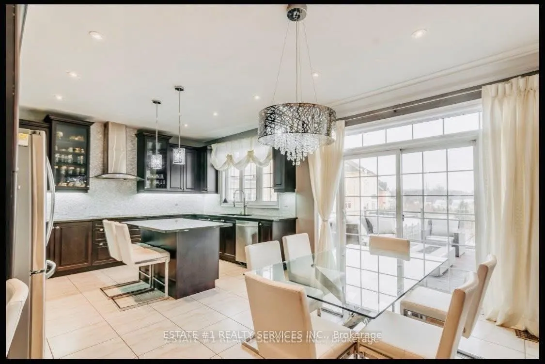 Photo 11 of 4 Agincourt Circle, Brampton, Credit Valley — HOMEH