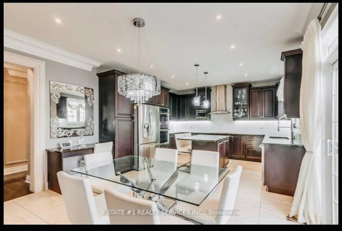 Photo 12 of 4 Agincourt Circle, Brampton, Credit Valley — HOMEH
