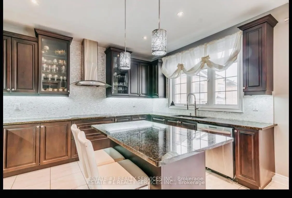 Photo 14 of 4 Agincourt Circle, Brampton, Credit Valley — HOMEH