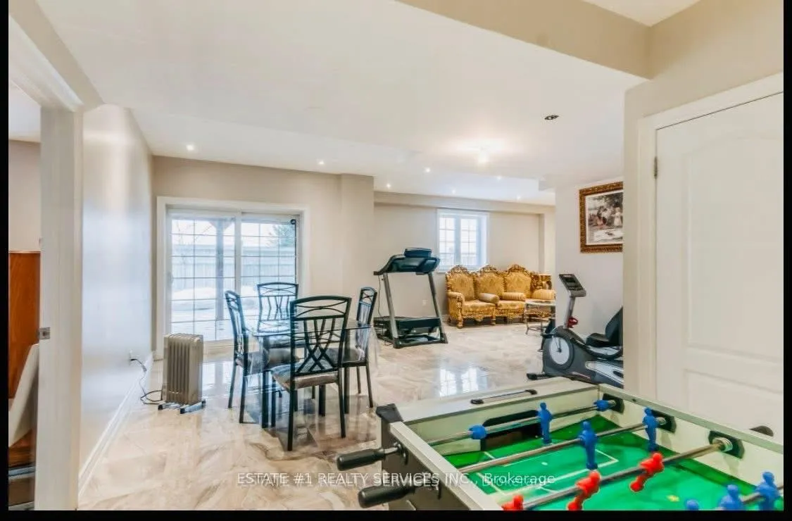 Photo 22 of 4 Agincourt Circle, Brampton, Credit Valley — HOMEH