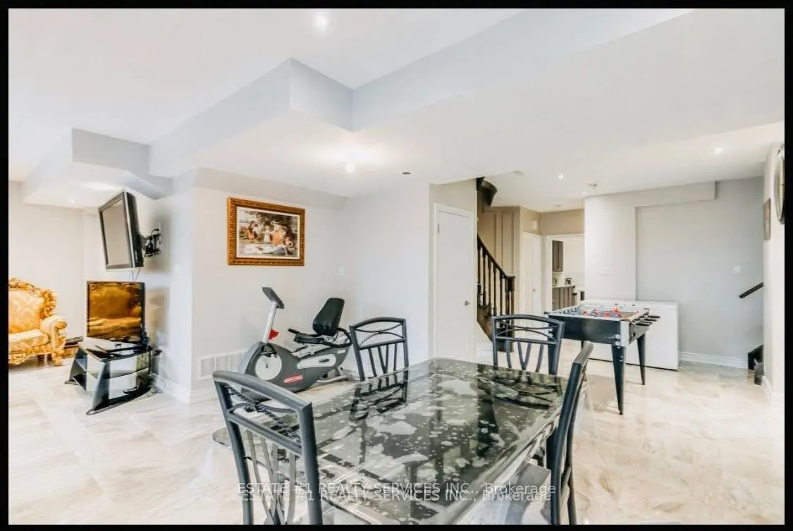 Photo 26 of 4 Agincourt Circle, Brampton, Credit Valley — HOMEH
