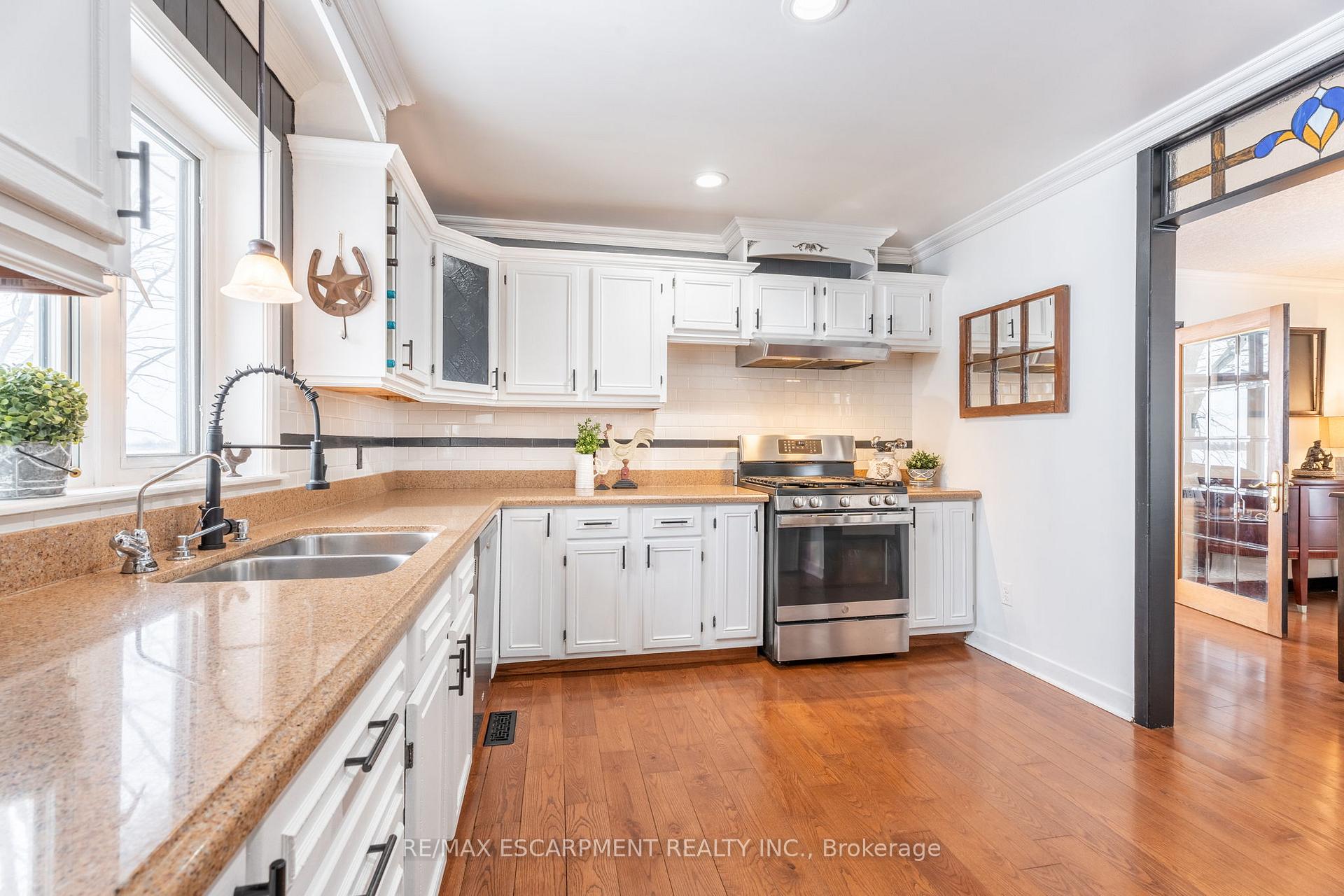Photo 5 of 3553 Gladstone Drive, Thames Centre, Rural Thames Centre — HOMEH