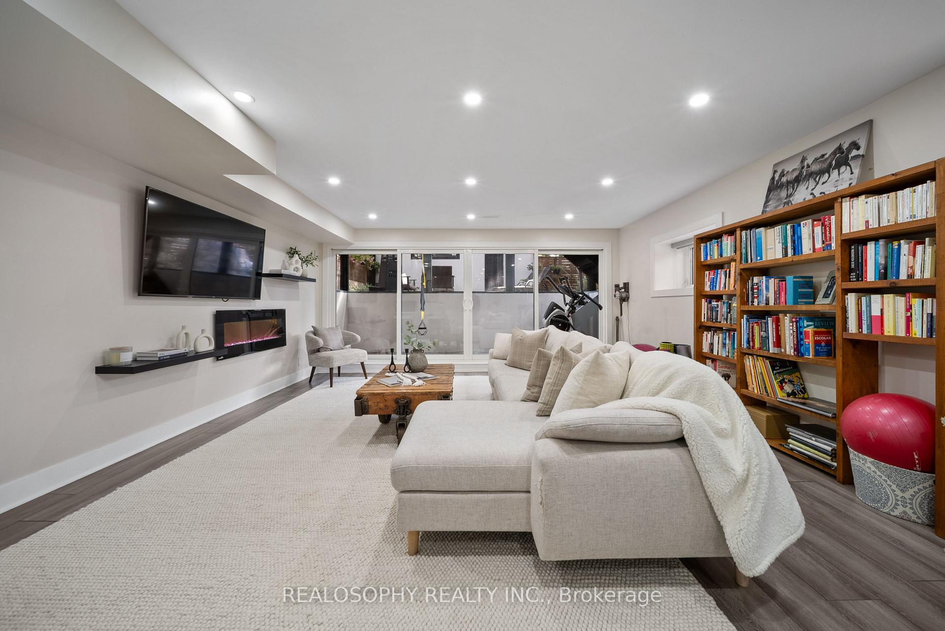 Photo 7 of 9 Plains Road, Toronto, East York — HOMEH