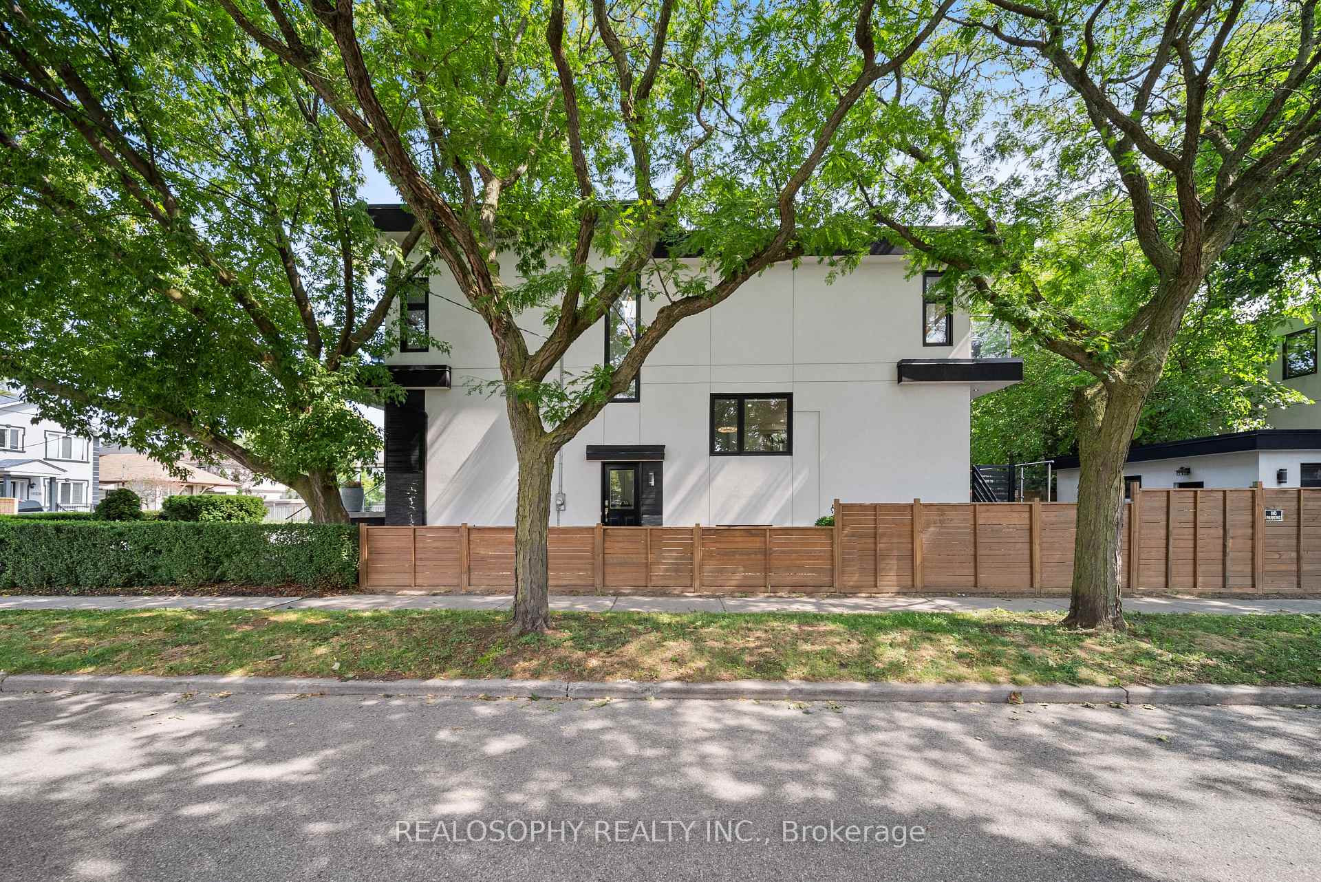 Photo 10 of 9 Plains Road, Toronto, East York — HOMEH