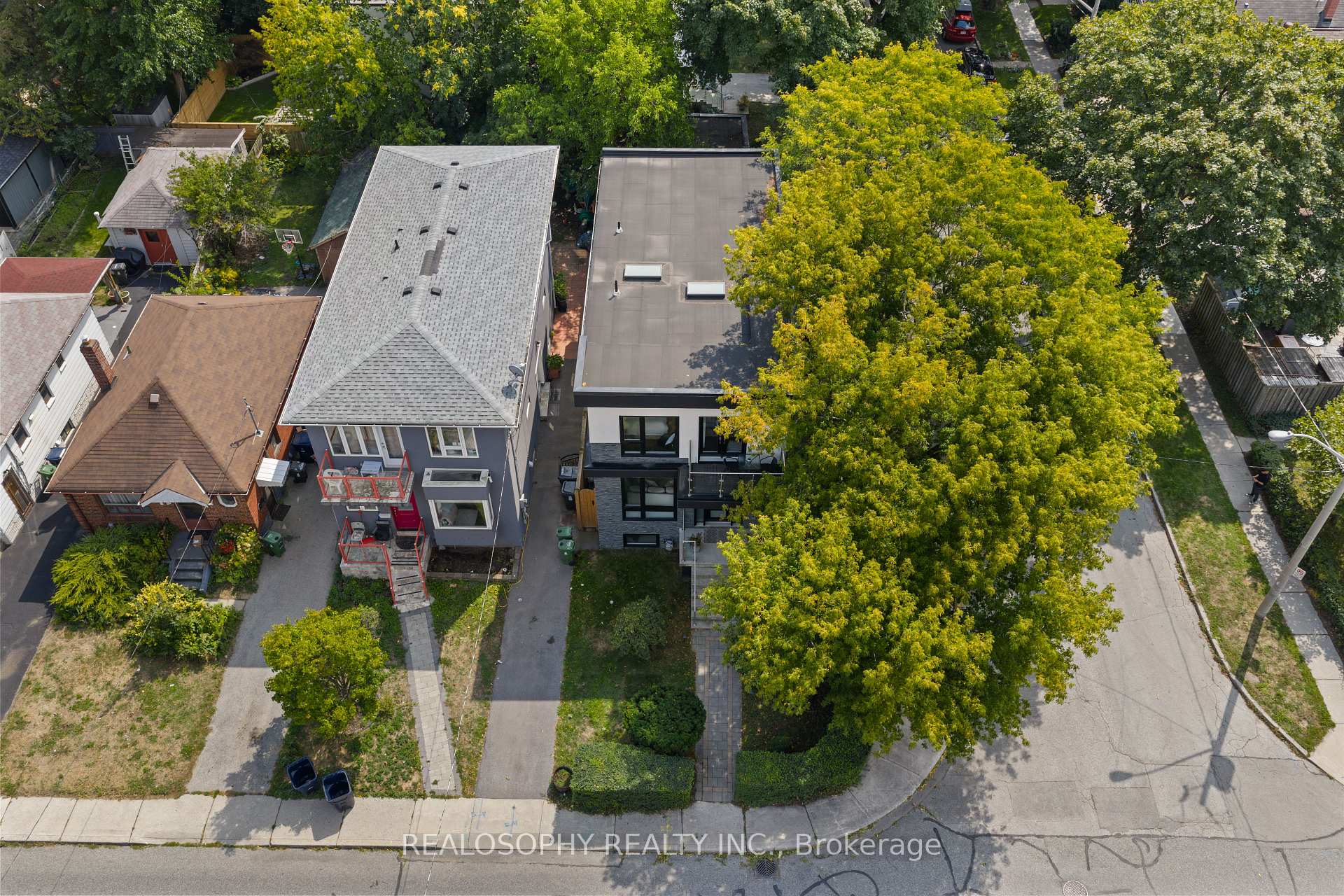 Photo 12 of 9 Plains Road, Toronto, East York — HOMEH