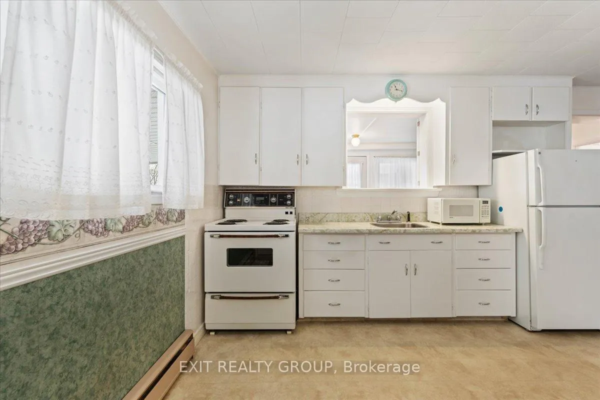 Photo 3 of 36 Valleyview Crescent, Belleville, Belleville Ward — HOMEH