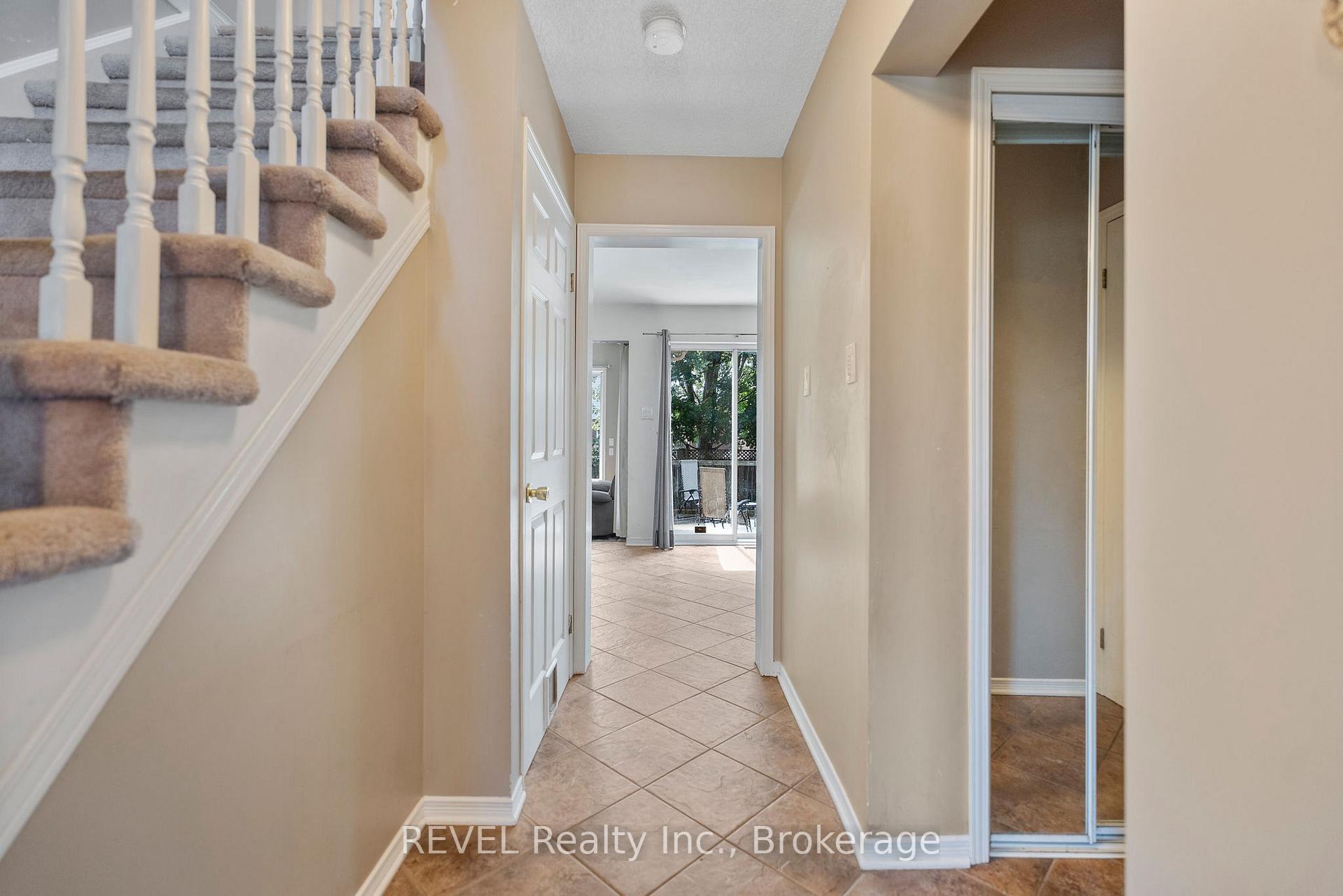 Photo 6 of 19 Crysler Crescent, Thorold, Confederation Heights — HOMEH