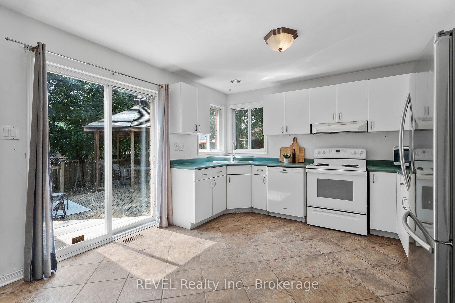 Photo 10 of 19 Crysler Crescent, Thorold, Confederation Heights — HOMEH