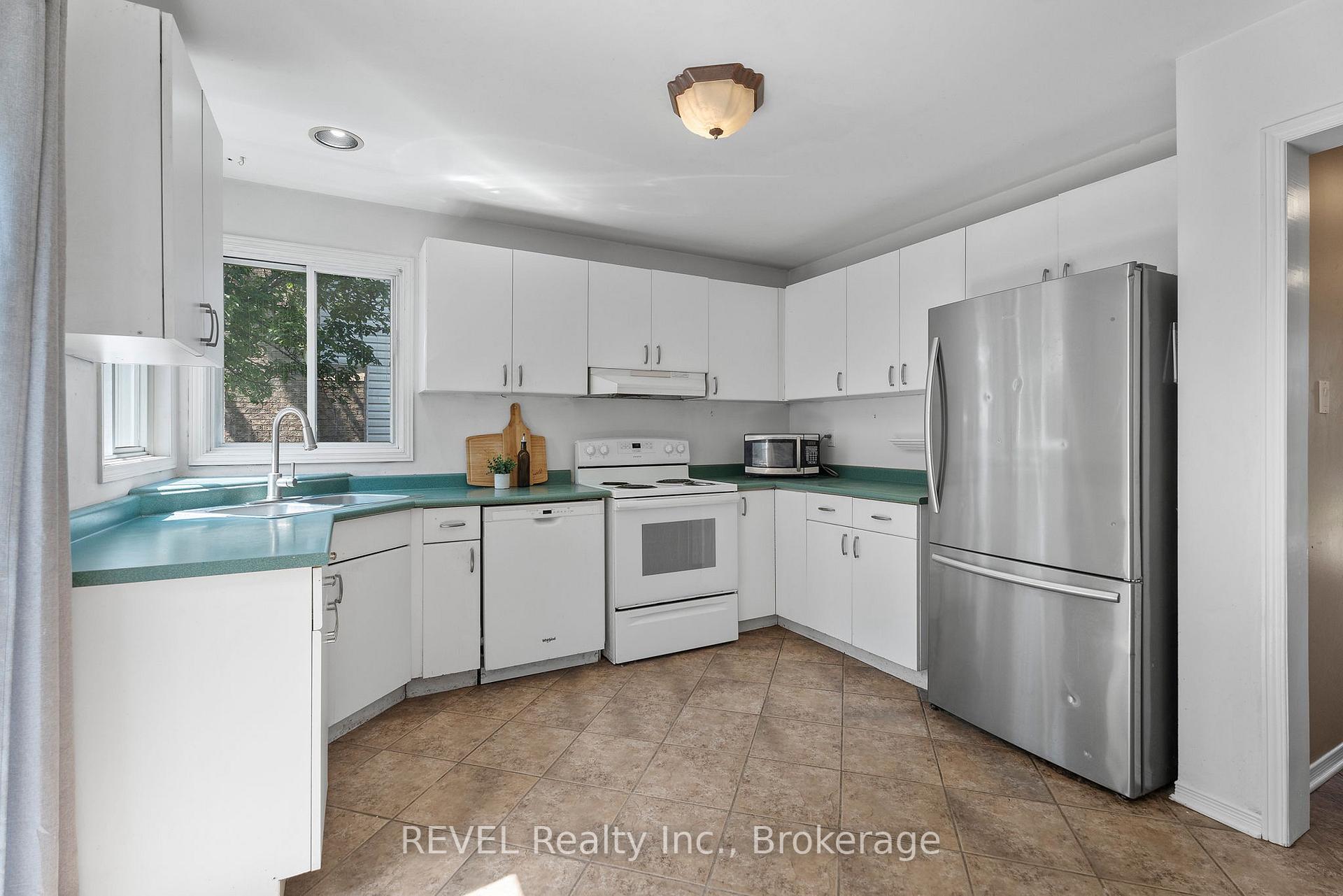 Photo 11 of 19 Crysler Crescent, Thorold, Confederation Heights — HOMEH