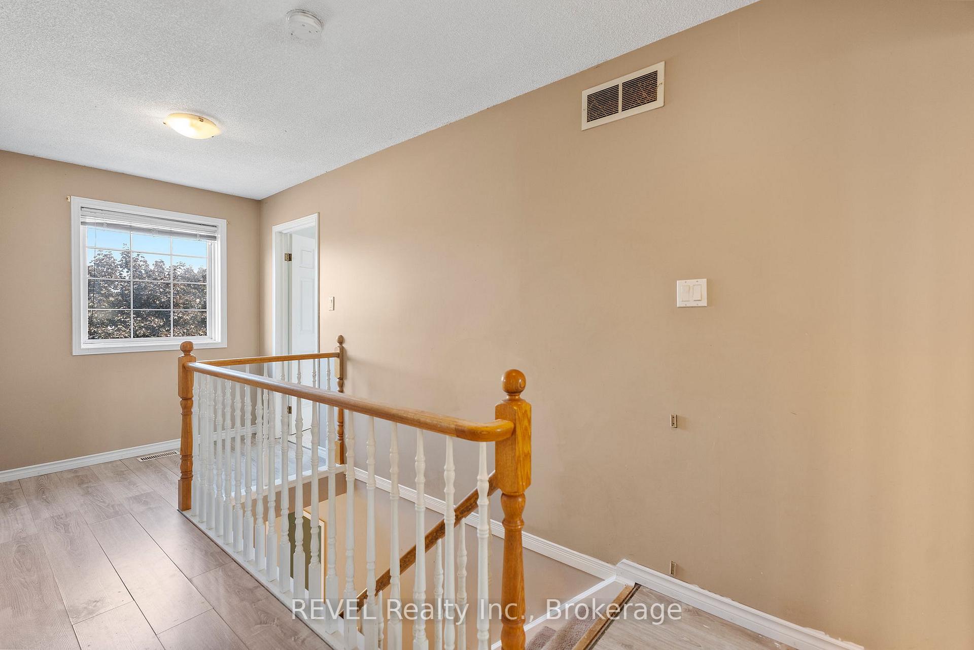 Photo 21 of 19 Crysler Crescent, Thorold, Confederation Heights — HOMEH