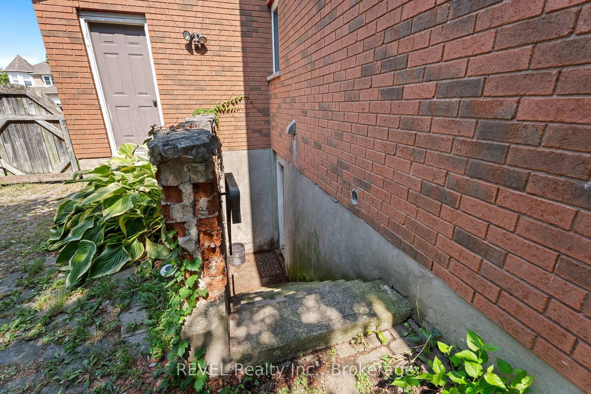 Photo 41 of 19 Crysler Crescent, Thorold, Confederation Heights — HOMEH