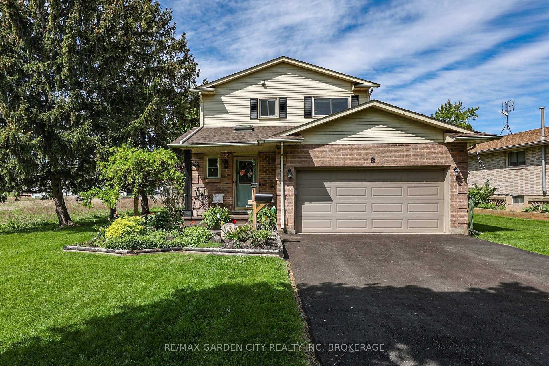 Photo 1 of 8 Lampman Crescent, Thorold, Confederation Heights — HOMEH