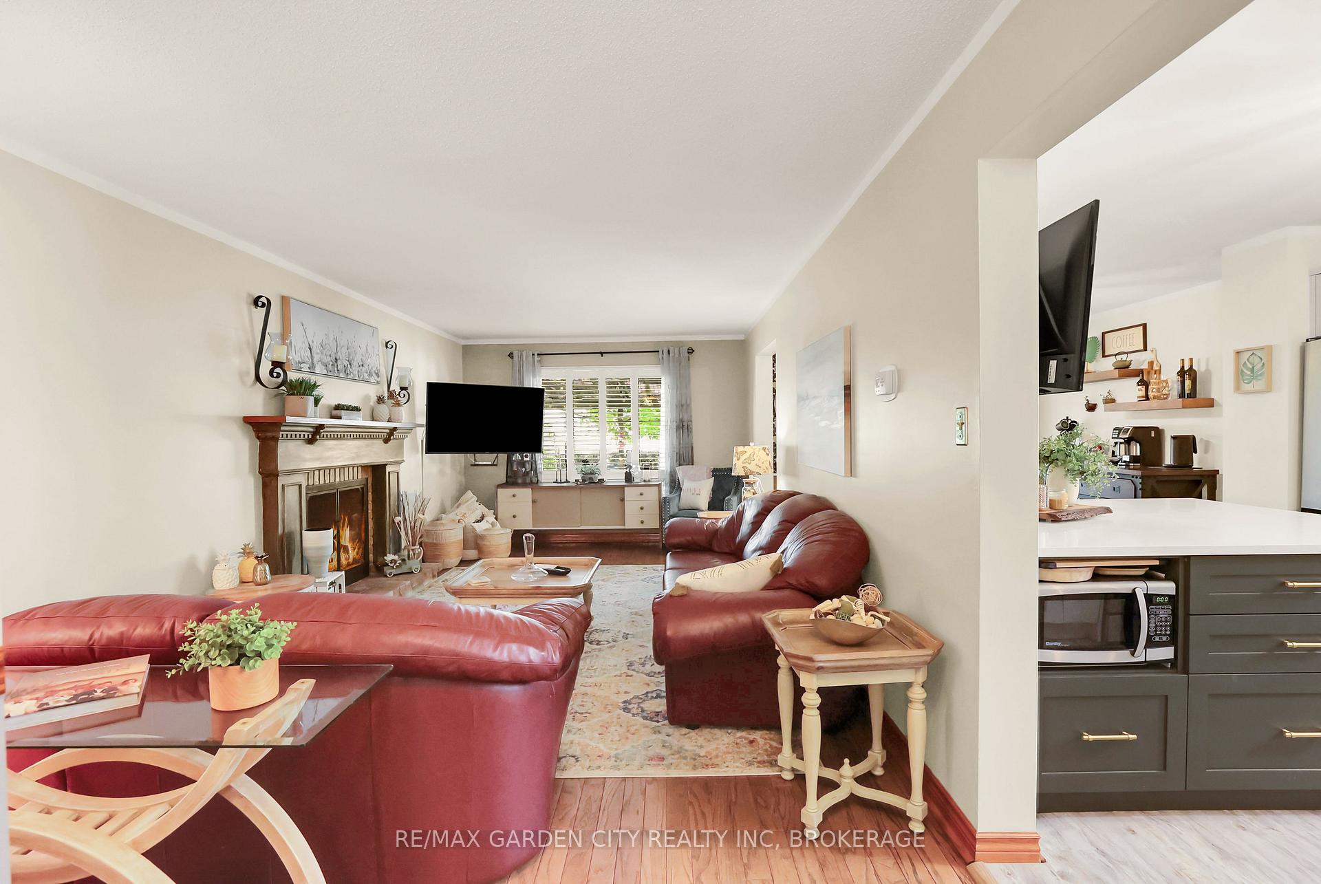Photo 3 of 8 Lampman Crescent, Thorold, Confederation Heights — HOMEH