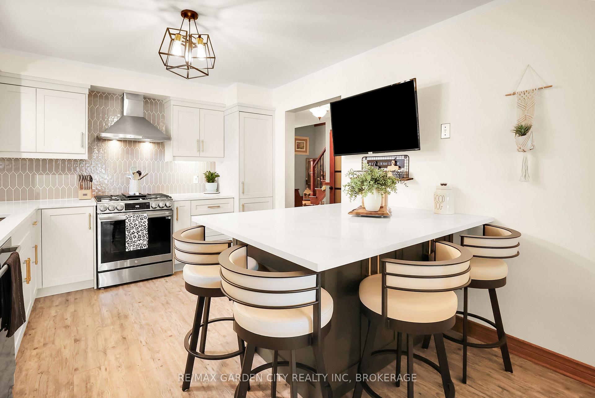 Photo 8 of 8 Lampman Crescent, Thorold, Confederation Heights — HOMEH