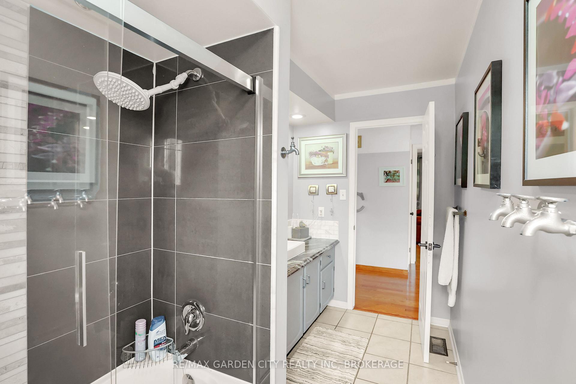 Photo 23 of 8 Lampman Crescent, Thorold, Confederation Heights — HOMEH