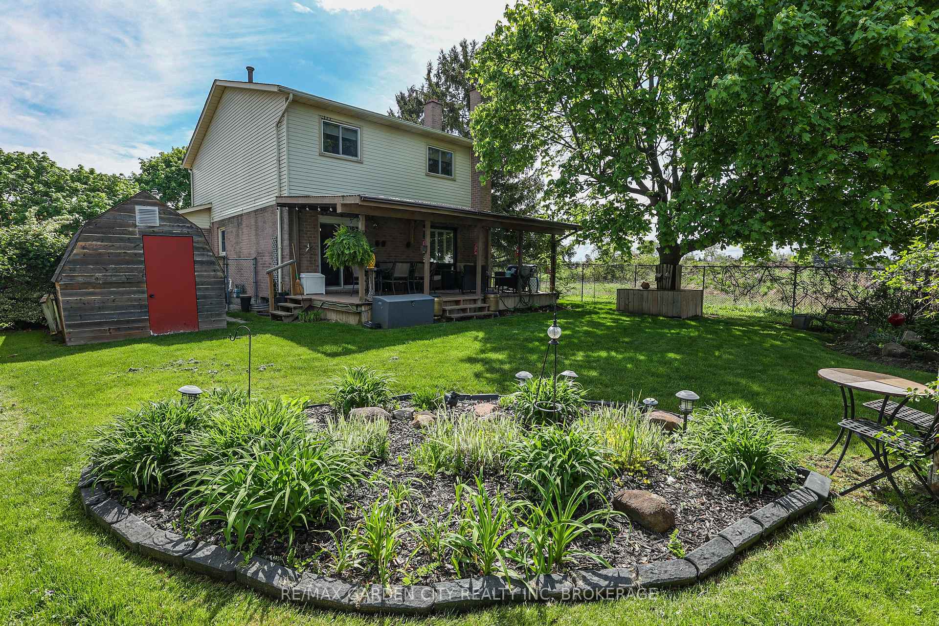 Photo 33 of 8 Lampman Crescent, Thorold, Confederation Heights — HOMEH