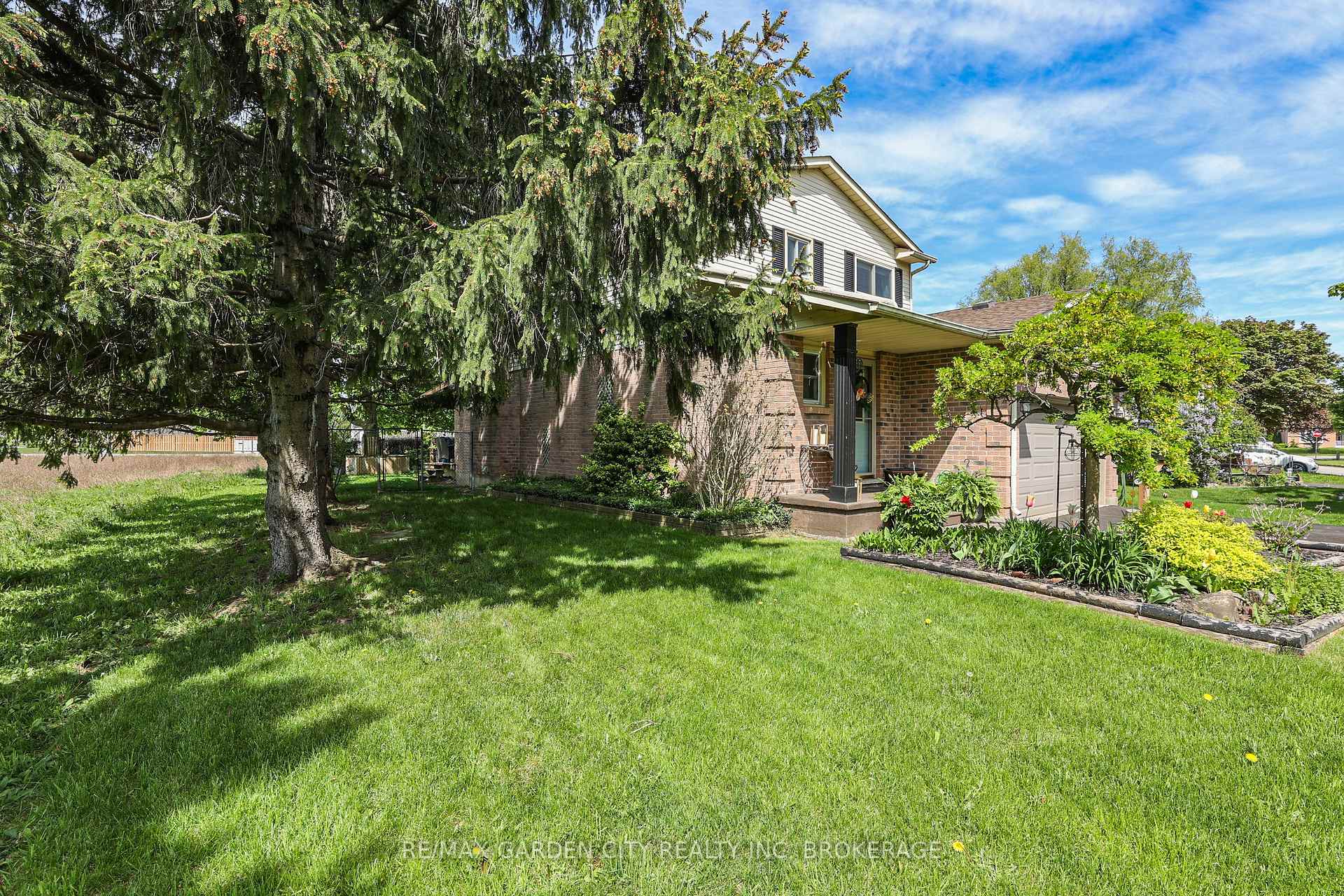Photo 36 of 8 Lampman Crescent, Thorold, Confederation Heights — HOMEH