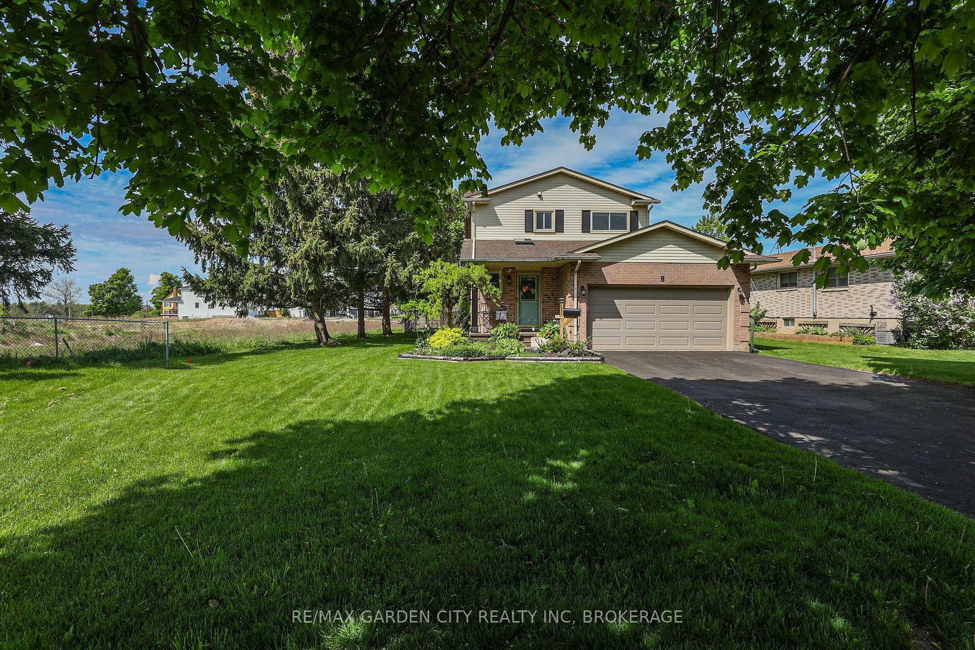 Photo 38 of 8 Lampman Crescent, Thorold, Confederation Heights — HOMEH