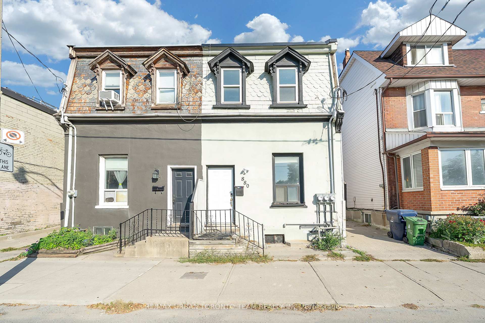 Front of Unit Main, 880 Dundas Street E