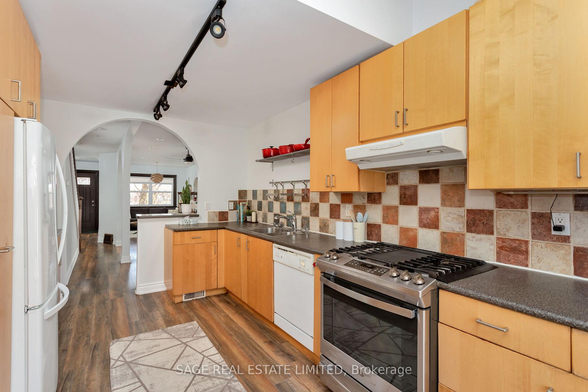 Photo 11 of 30 Alameda Avenue, Toronto, Oakwood Village — HOMEH