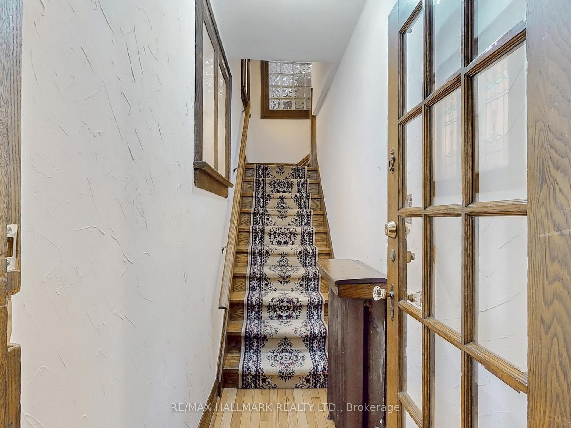 Photo 23 of 31 Robina Avenue, Toronto, Oakwood Village — HOMEH