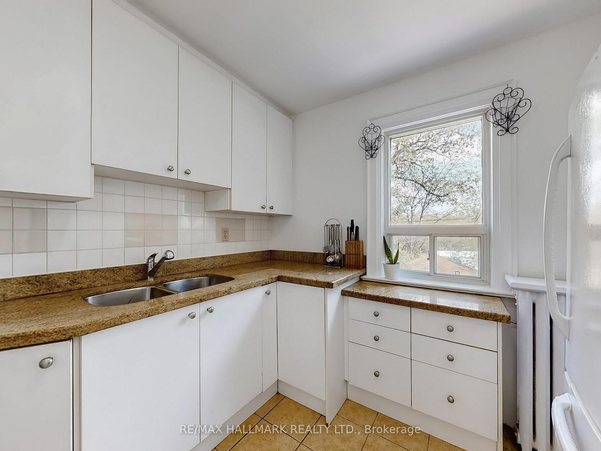 Photo 27 of 31 Robina Avenue, Toronto, Oakwood Village — HOMEH
