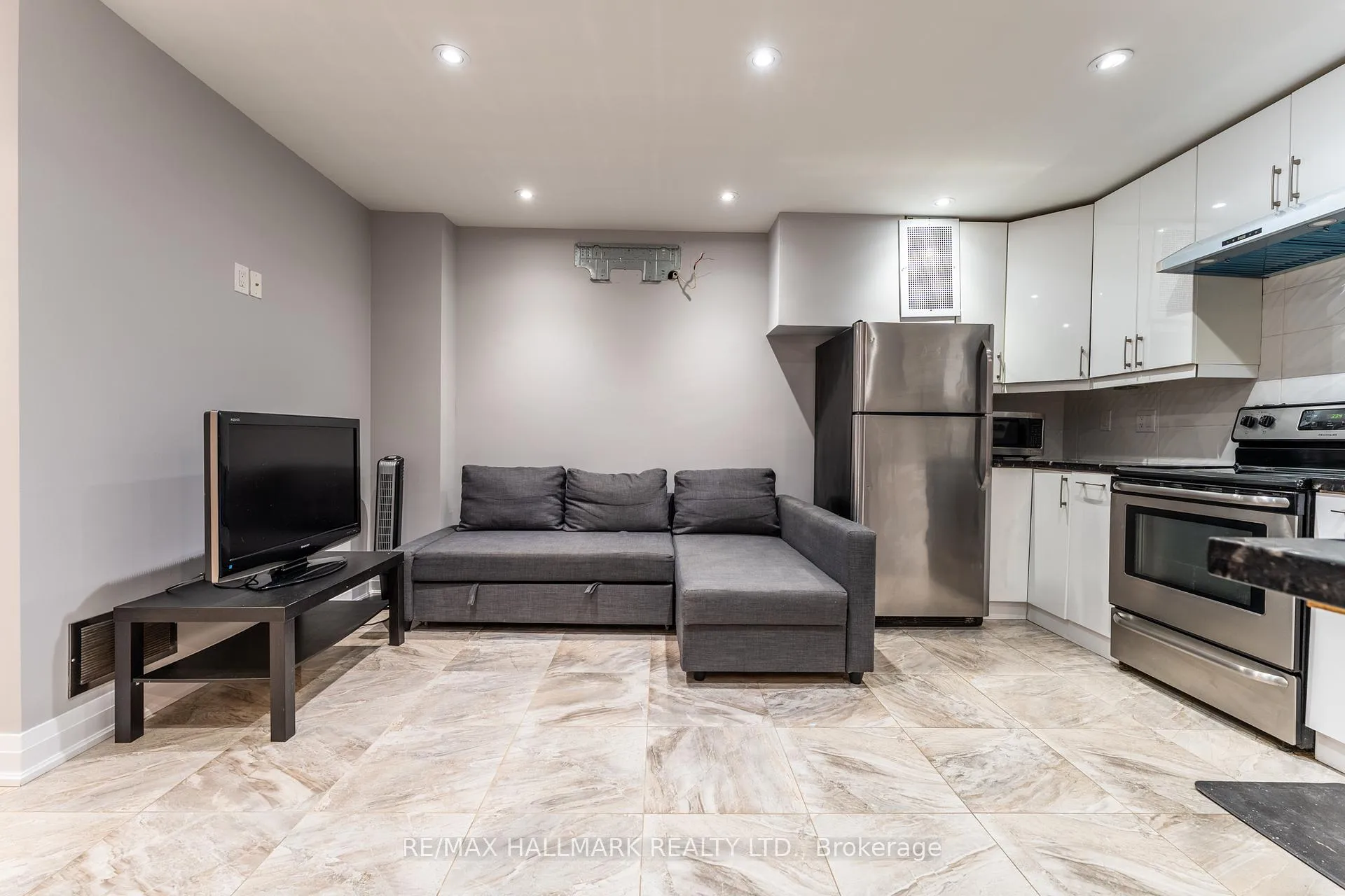 Photo 8 of Unit Lower, 98 Winchester Street, Toronto, Cabbagetown-South St. James Town — HOMEH