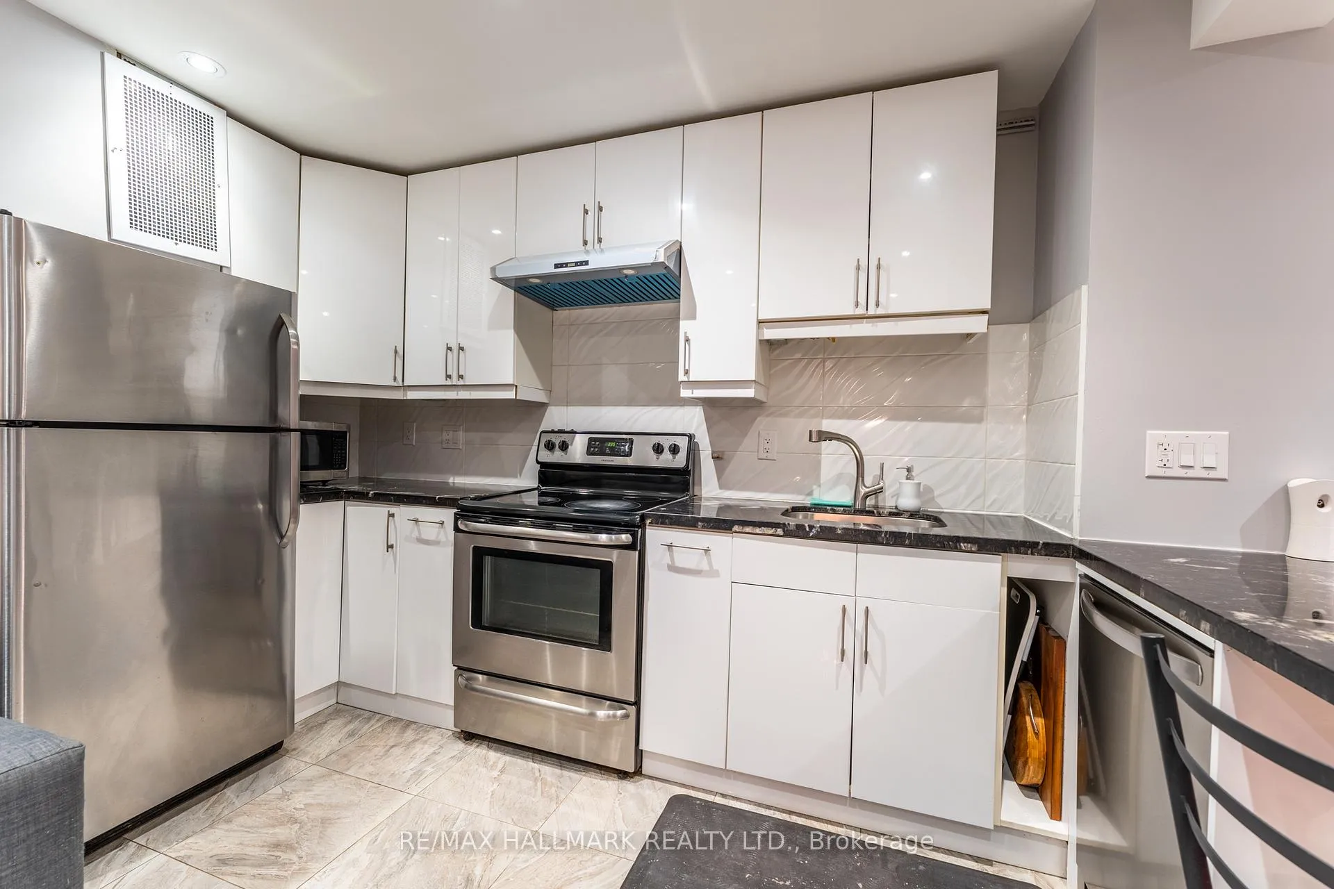 Photo 11 of Unit Lower, 98 Winchester Street, Toronto, Cabbagetown-South St. James Town — HOMEH