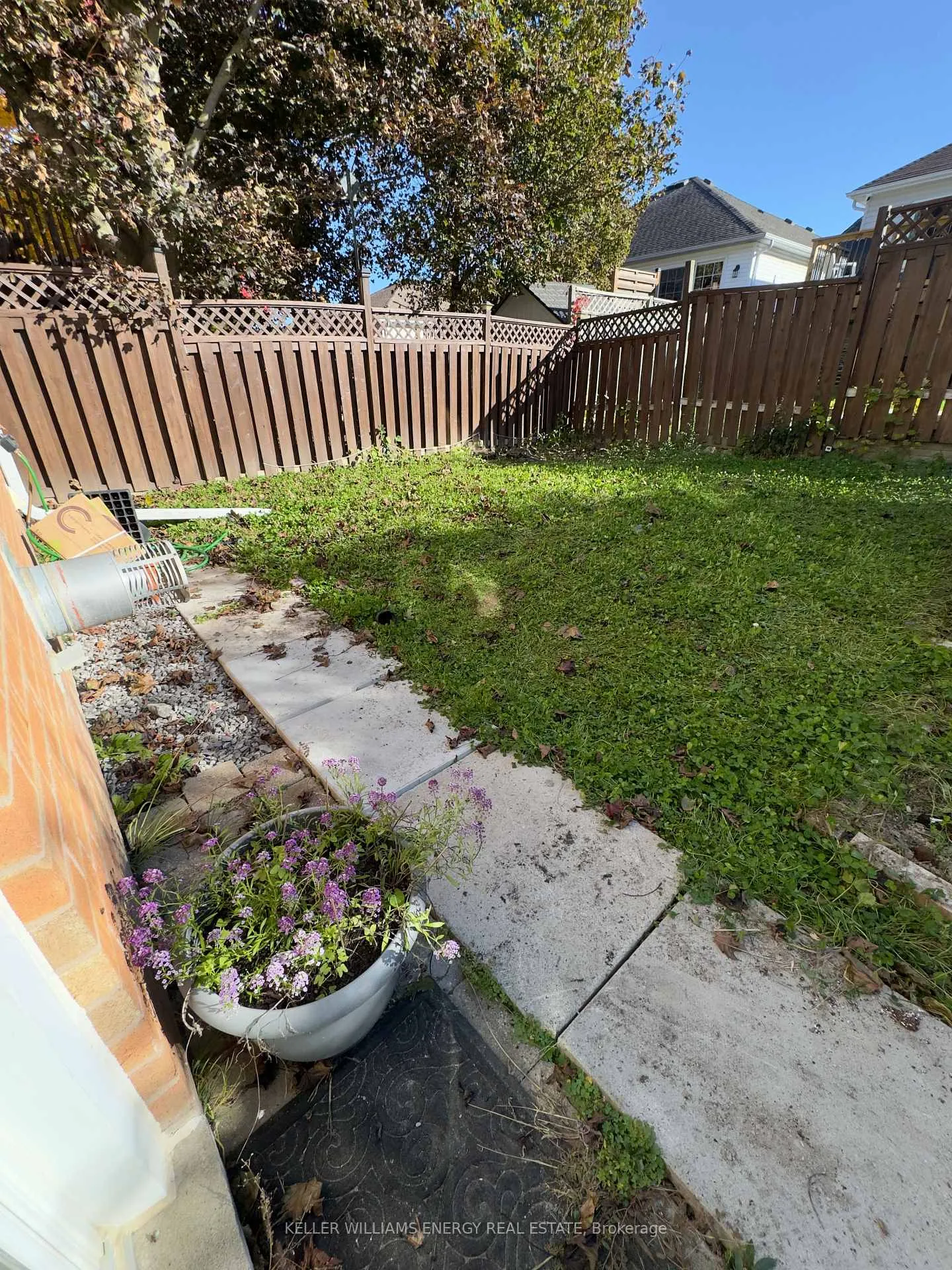 Photo 11 of 35 Champine Square, Clarington, Bowmanville — HOMEH