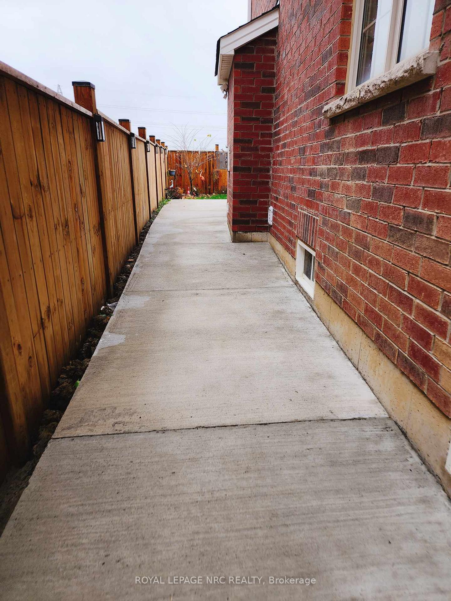 Photo 2 of 95 (Lower) Homestead Way, Thorold, Rolling Meadows — HOMEH
