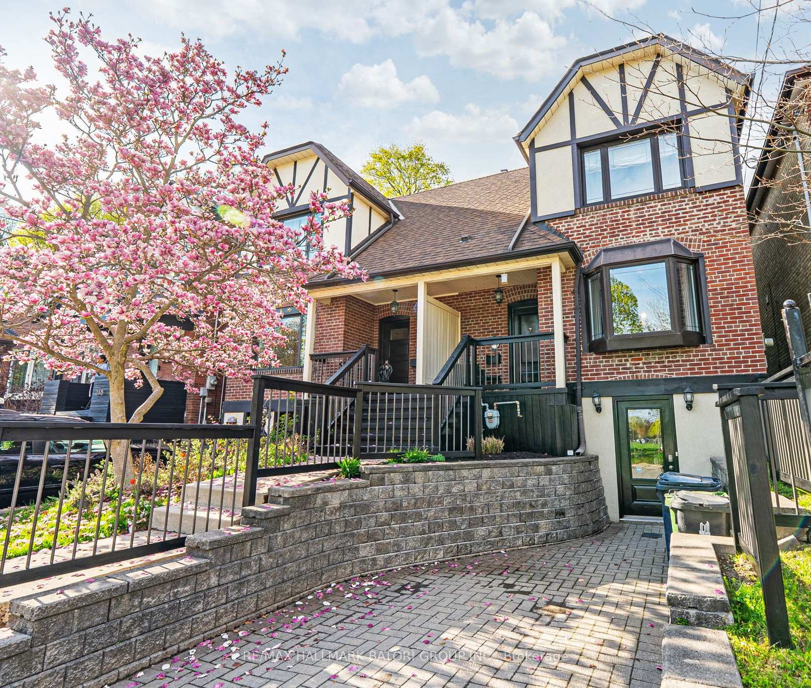 Front of 212 Roselawn Avenue