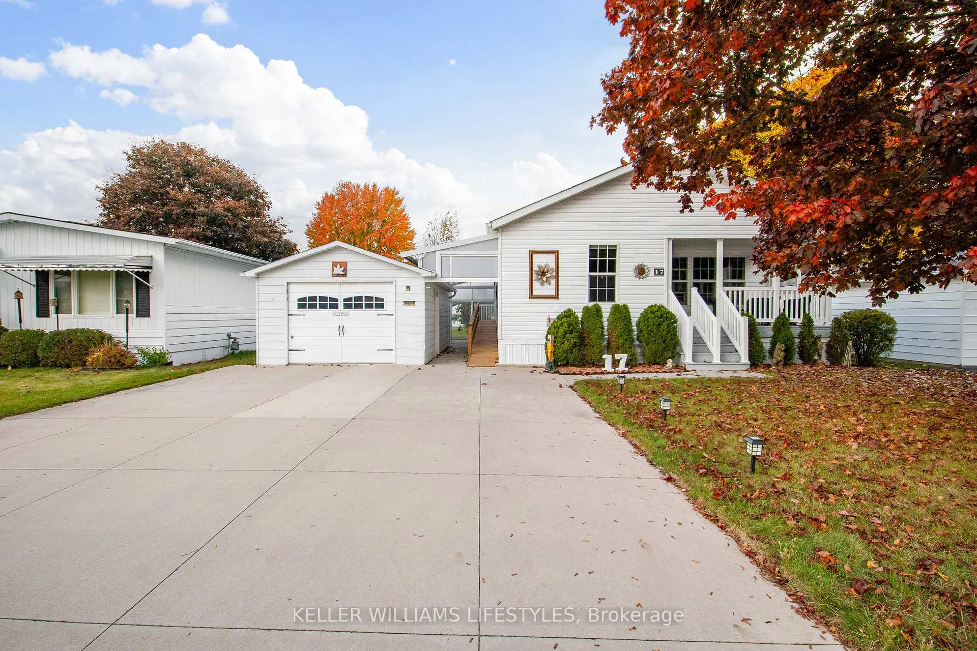 Photo 2 of 17 George Street, Strathroy-Caradoc, SE — HOMEH