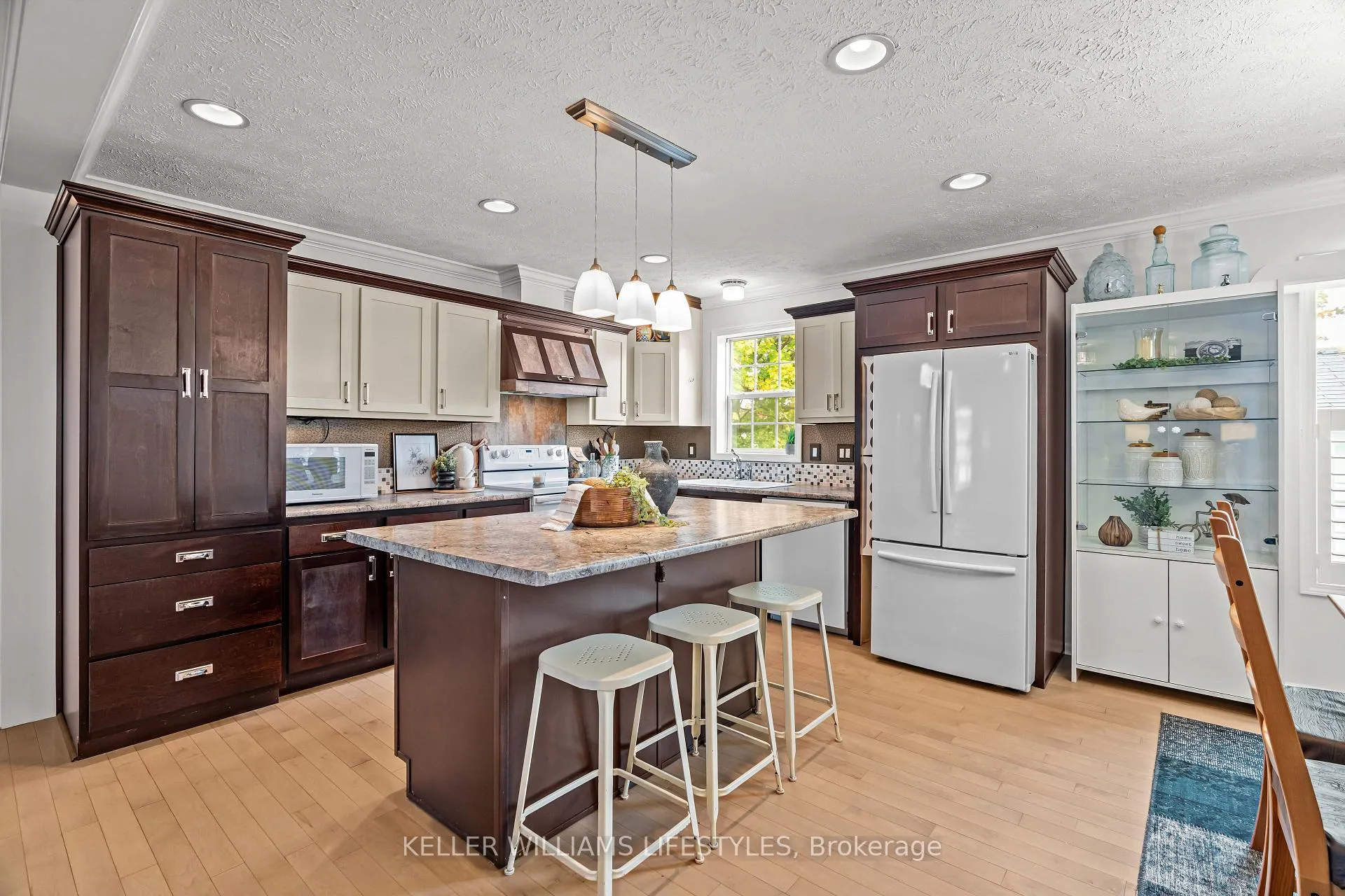 Photo 18 of 17 George Street, Strathroy-Caradoc, SE — HOMEH