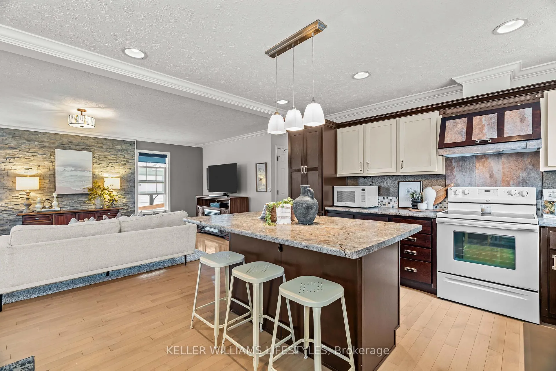 Photo 21 of 17 George Street, Strathroy-Caradoc, SE — HOMEH