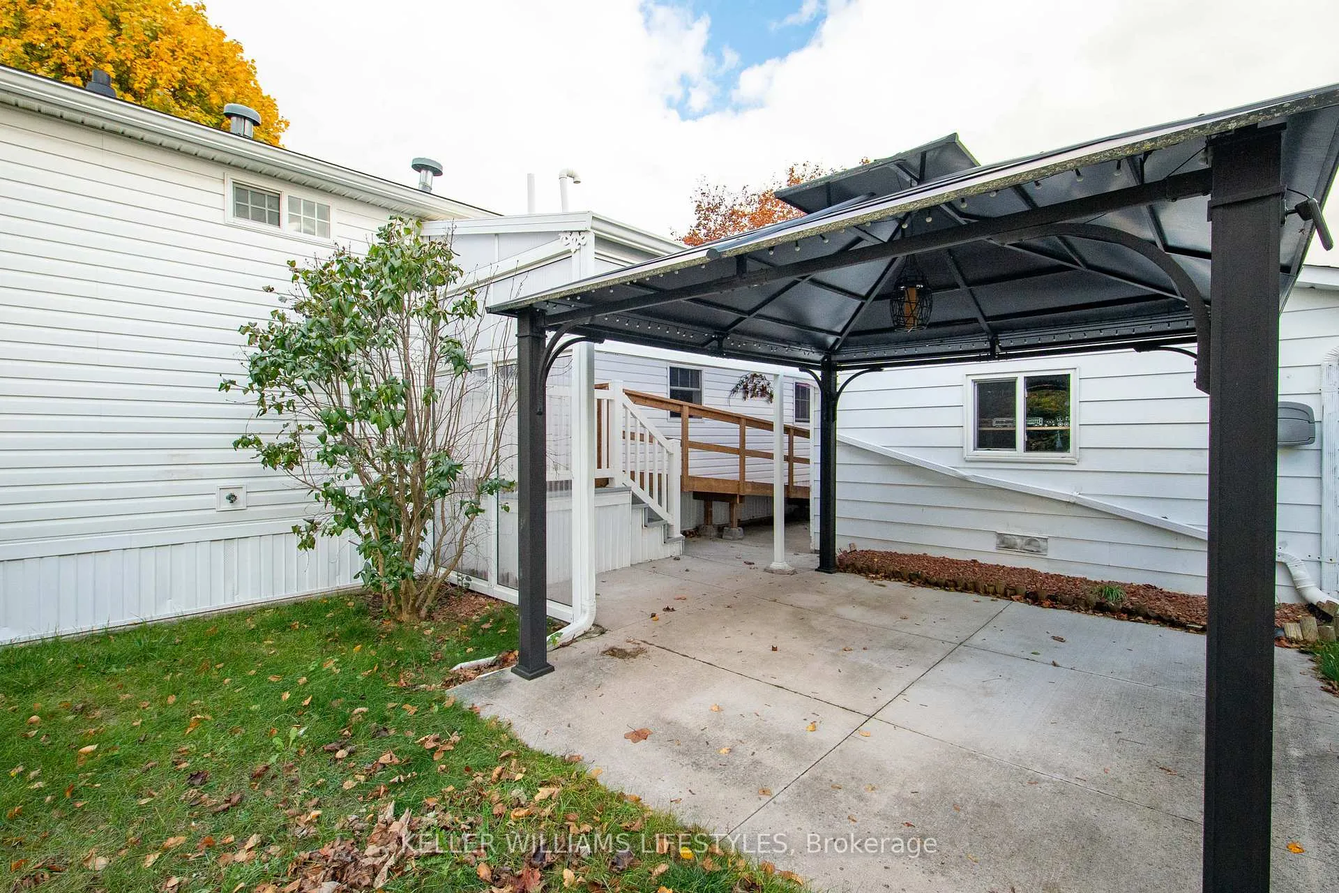Photo 38 of 17 George Street, Strathroy-Caradoc, SE — HOMEH