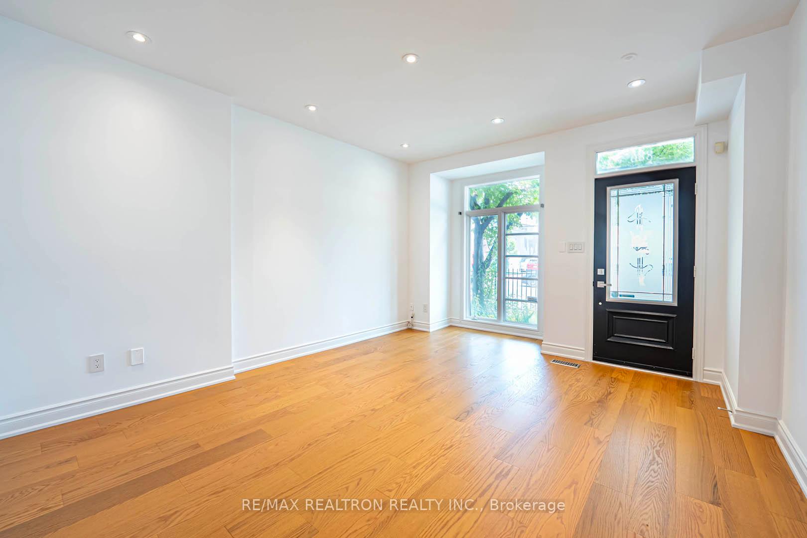 Photo 3 of 886 Pape Avenue, Toronto, Danforth Village-East York — HOMEH