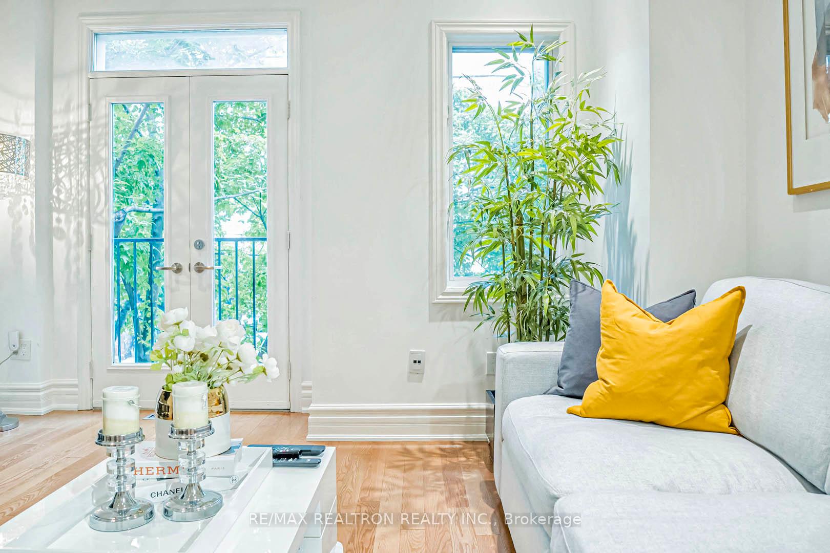 Photo 9 of 886 Pape Avenue, Toronto, Danforth Village-East York — HOMEH