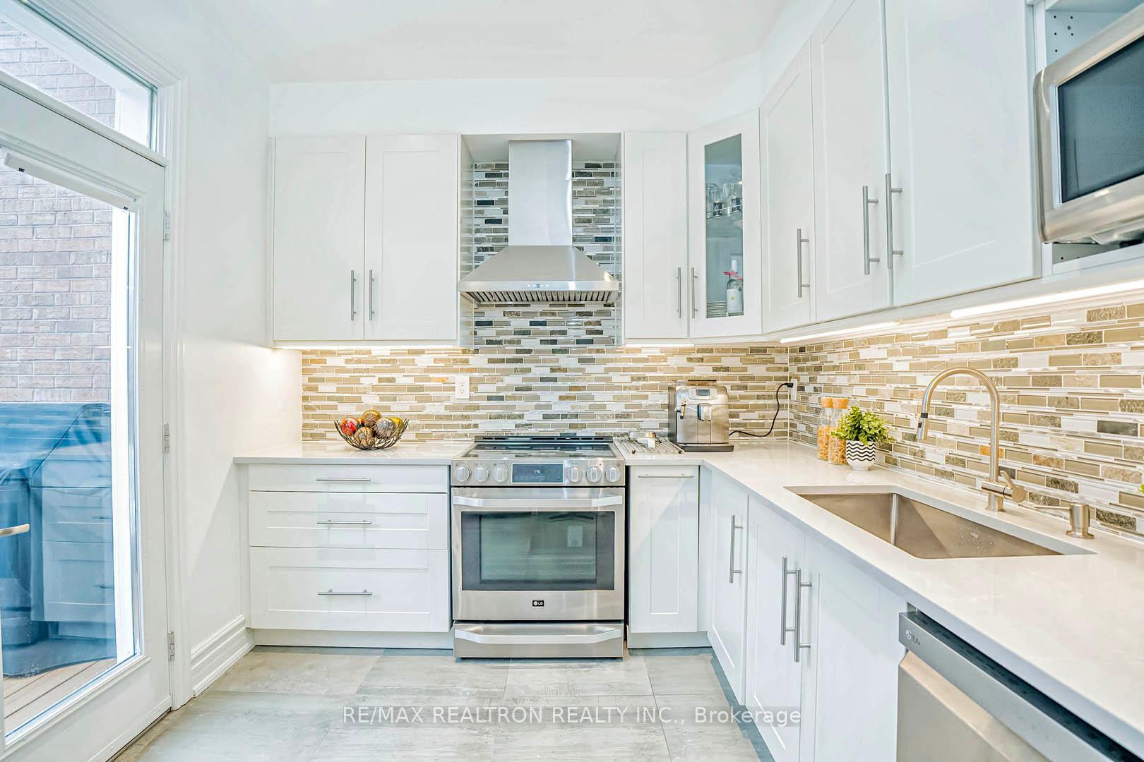 Photo 13 of 886 Pape Avenue, Toronto, Danforth Village-East York — HOMEH