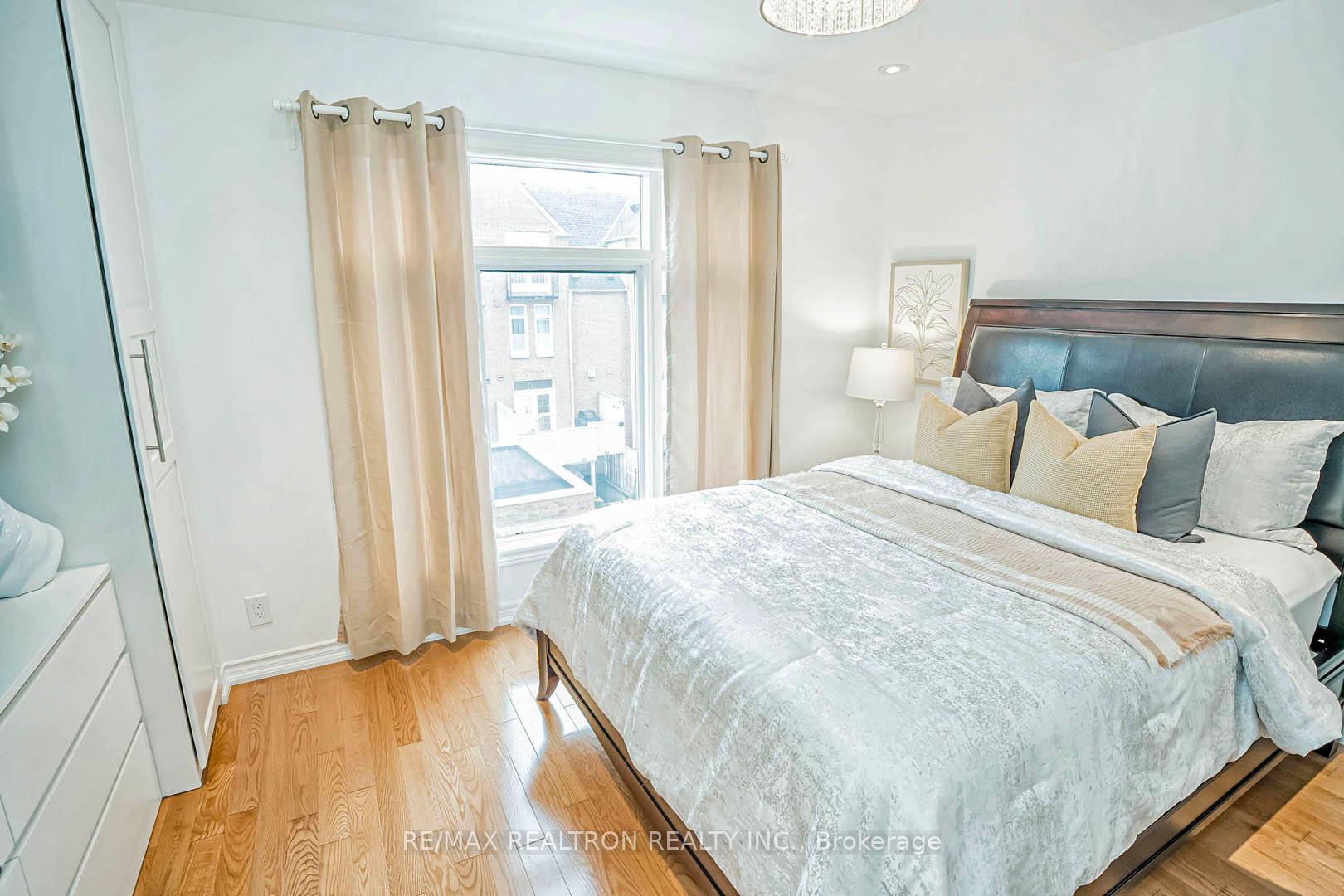 Photo 15 of 886 Pape Avenue, Toronto, Danforth Village-East York — HOMEH