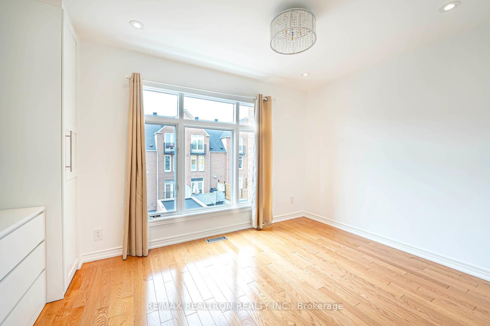 Photo 16 of 886 Pape Avenue, Toronto, Danforth Village-East York — HOMEH