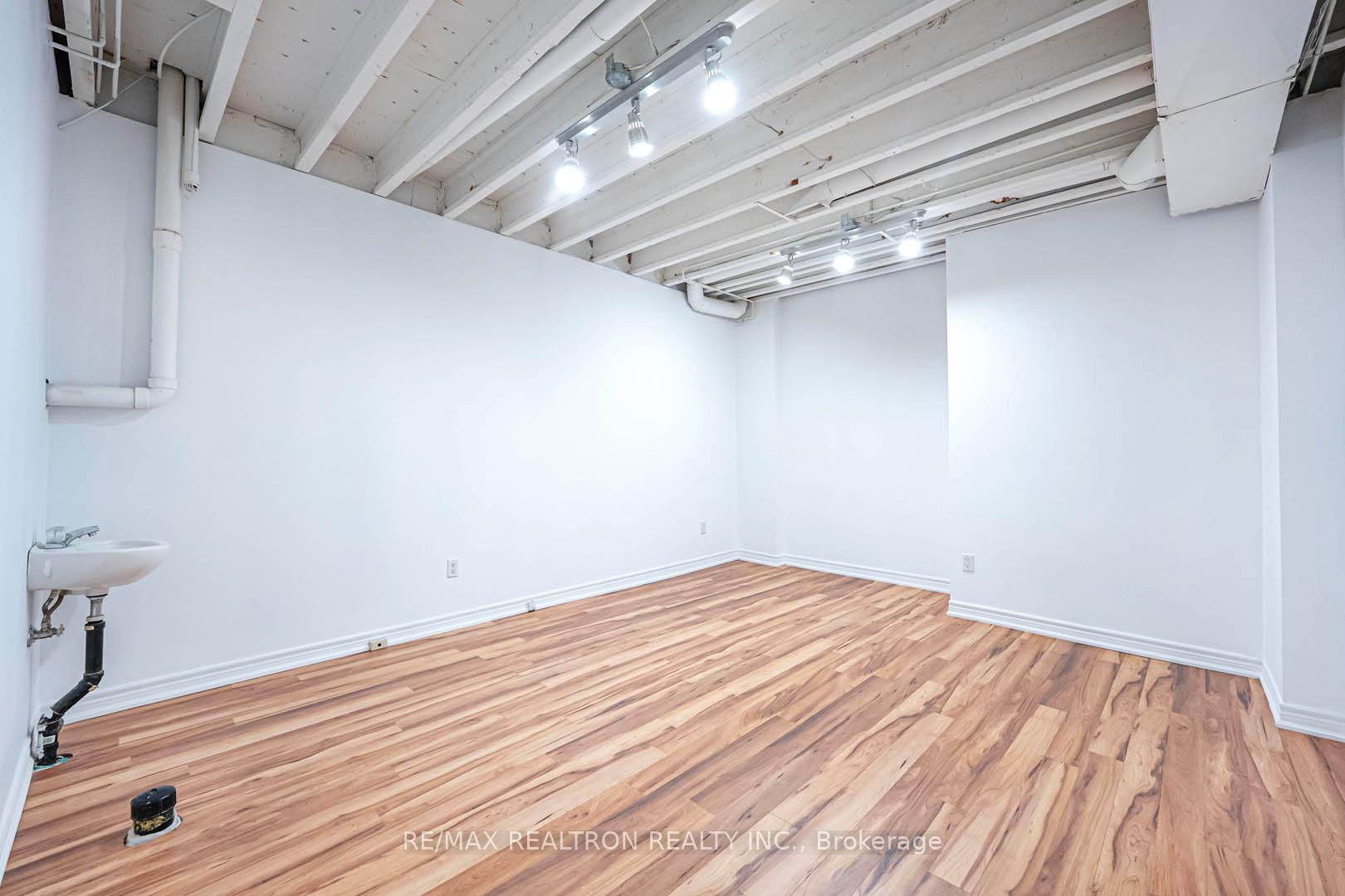 Photo 21 of 886 Pape Avenue, Toronto, Danforth Village-East York — HOMEH